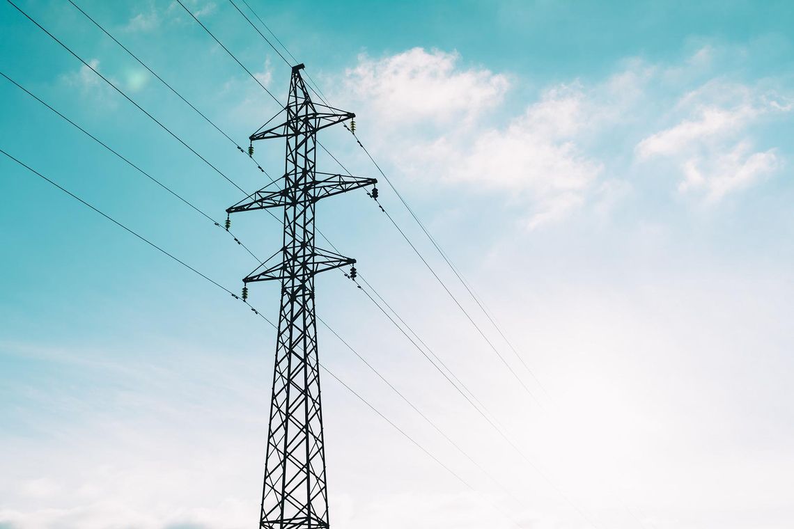 Ciechanów szykuje się na sześciokrotną podwyżkę cen prądu. Lampy w nocy nie zaświecą, lodowisko nie zostanie otwarte, iluminacje i fontanny krócej włączone