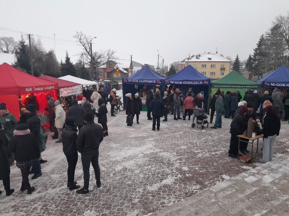 Coraz bliżej święta. Pierwszy bożonarodzeniowy jarmark w Glinojecku (fotorelacja)