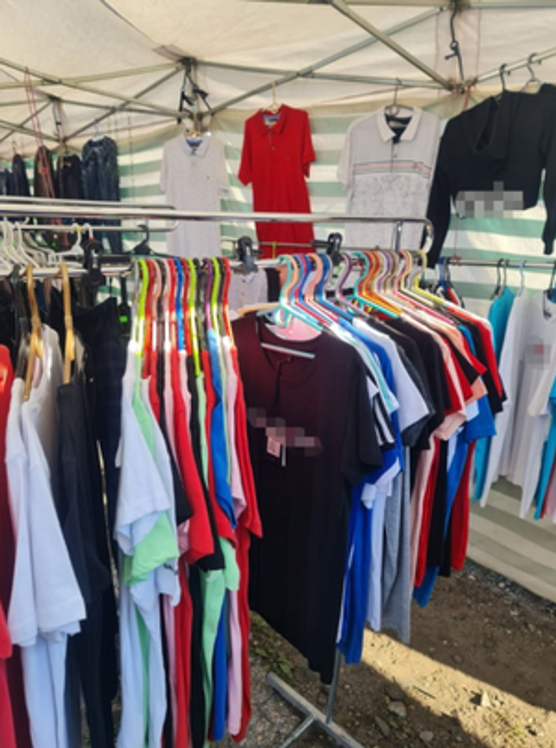 Cudzoziemka handlowała odzieżą z podrabianymi znakami towarowymi znanych firm