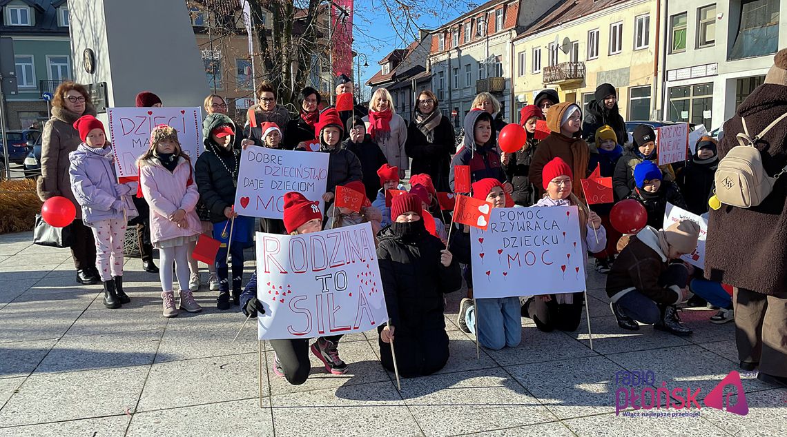 Czerwone balony przeciw przemocy – Płońsk wspiera dzieci