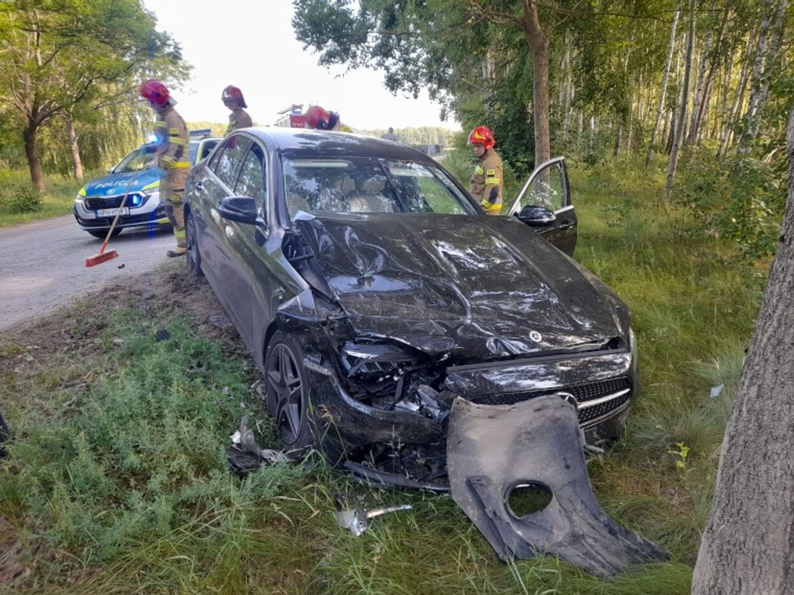 Czołowe zderzenie w Lisewie. 53-latka trafiła do szpitala