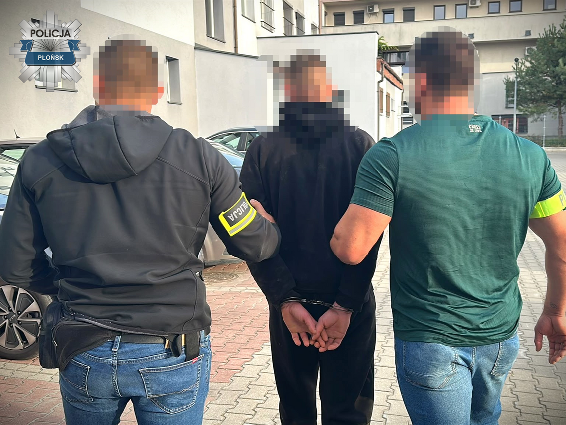 Cztery sądowe zakazy nie powstrzymały 26-latka. Ucieczka skończyła się dachowaniem Cztery sądowe zakazy nie powstrzymały 26-latka. Ucieczka skończyła się dachowaniem