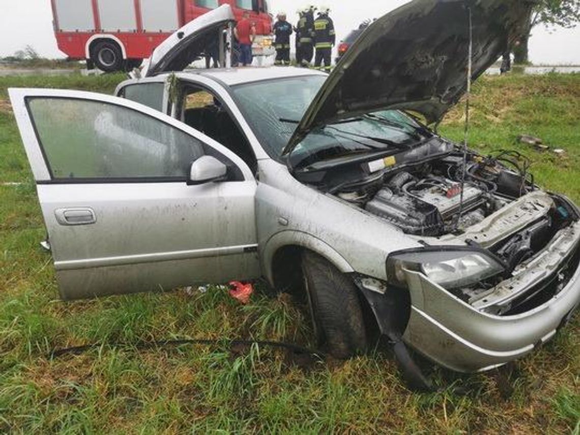 Dachowała osobówka. Jedna osoba została poszkodowana 