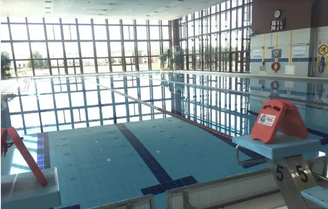 Darmowy basen dla uczniów podczas egzaminów ósmoklasisty