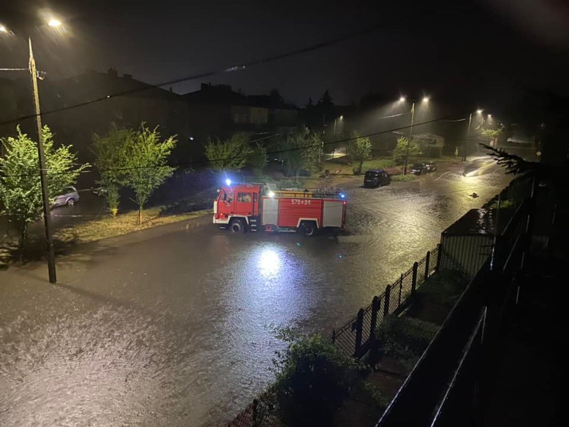 Deszcze niespokojne. Trwają działania straży po burzy w powiecie płońskim