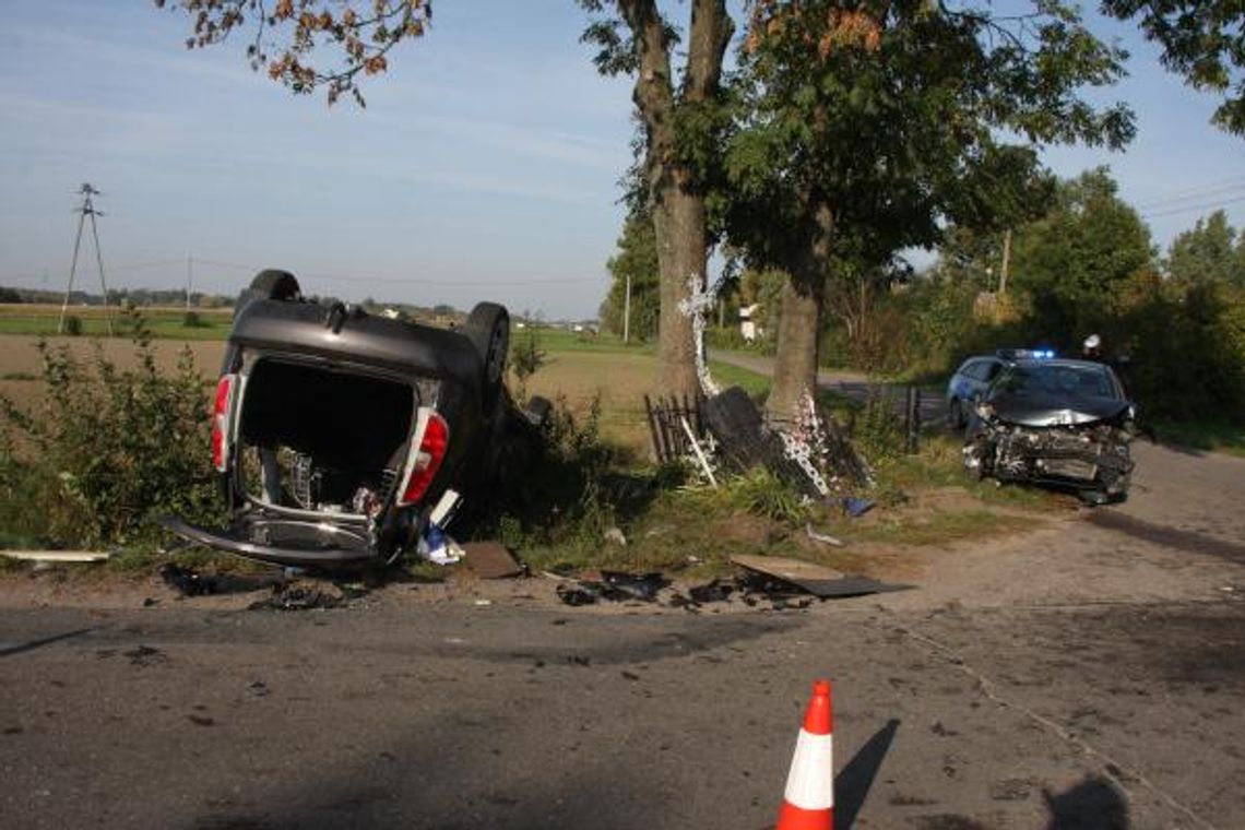 Dłużniewo: Zderzenie dwóch osobówek. Trzy osoby trafiły do szpitala