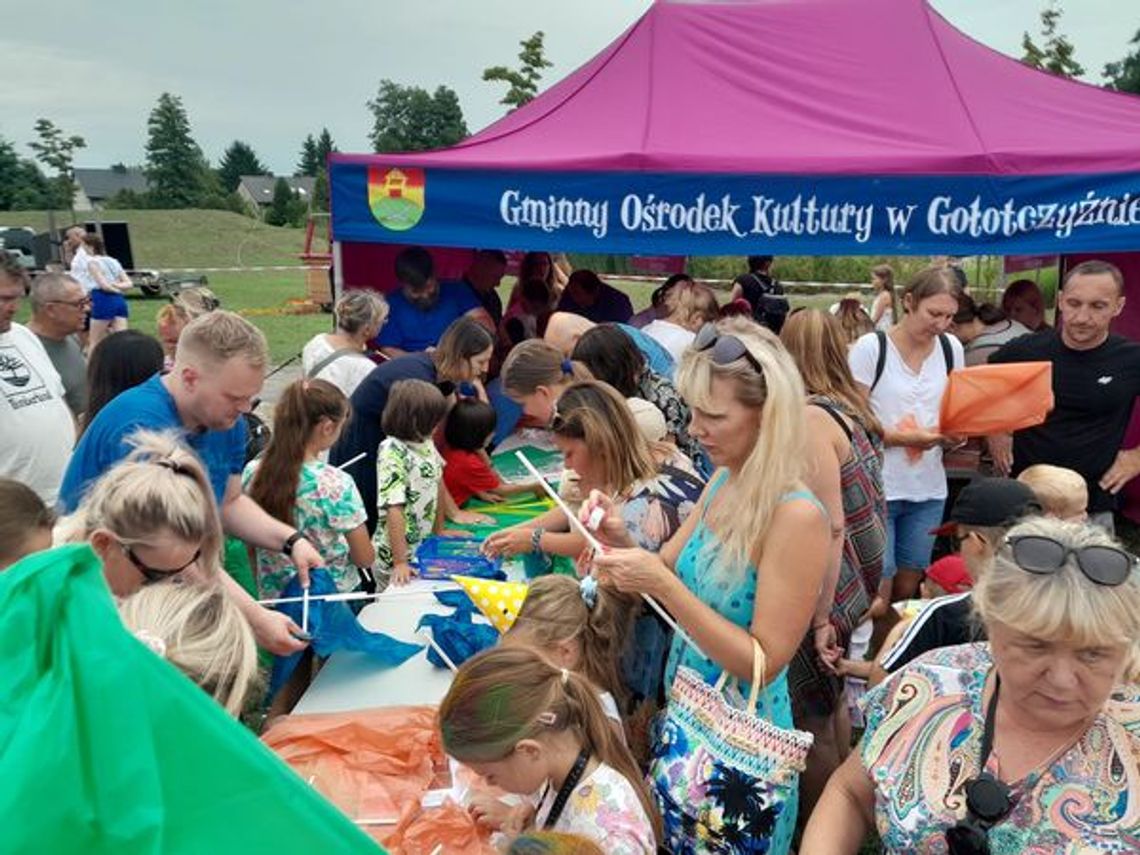 "Dmuchawce, latawce, wiatr..." Za nami kolorowy i muzyczny Festiwal Latawców w Gołotczyźnie