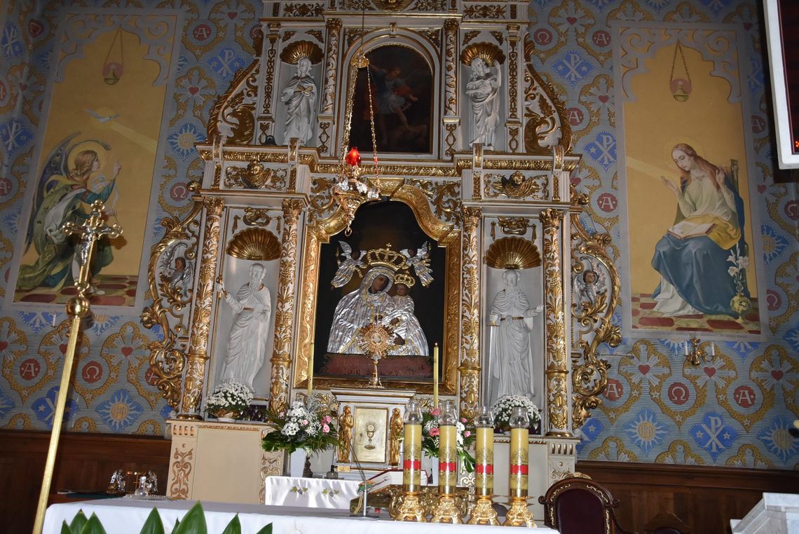 Dwa odnowione ołtarze wróciły do kościoła Dwa odnowione ołtarze wróciły do kościoła