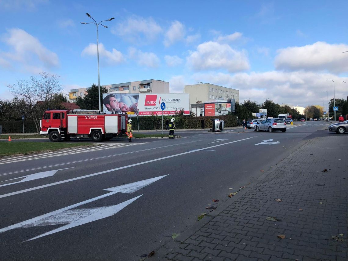 Dwie osobówki zderzyły się na skrzyżowaniu 