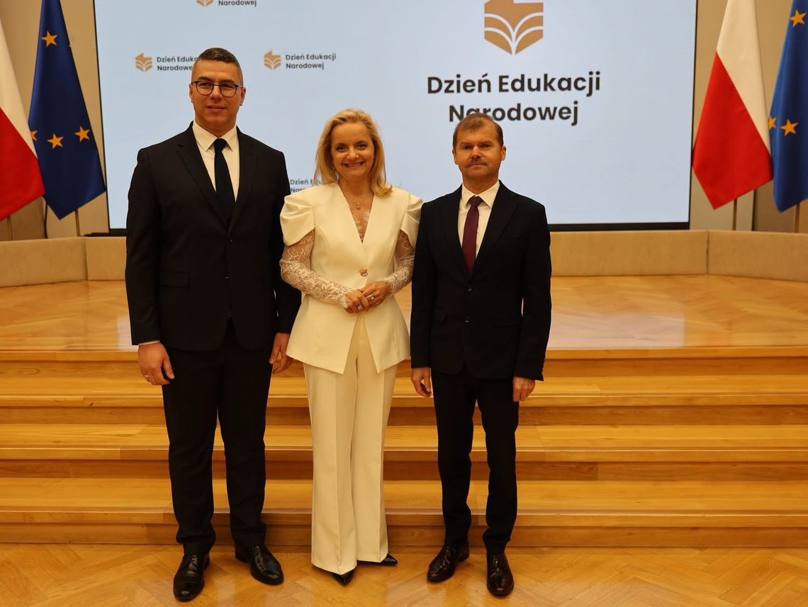 Dyrektorzy płońskich szkół odebrali nagrody z rąk Ministry Edukacji Dyrektorzy płońskich szkół odebrali nagrody z rąk Ministry Edukacji