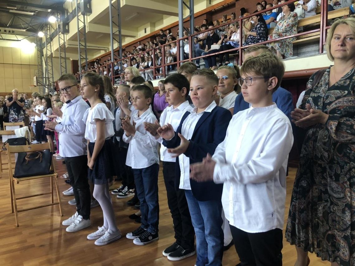 ''Dzięki współpracy uda nam się przetrwać trudny okres...'' SP1 w Płońsku rozpoczyna wyjątkowy rok szkolny