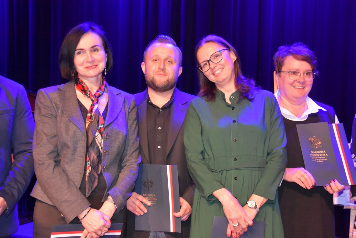 Dzień Edukacji Narodowej. Wyróżnienia i nagrody dla dyrektorów i nauczycieli płońskich szkół Dzień Edukacji Narodowej. Wyróżnienia i nagrody dla dyrektorów i nauczycieli płońskich szkół