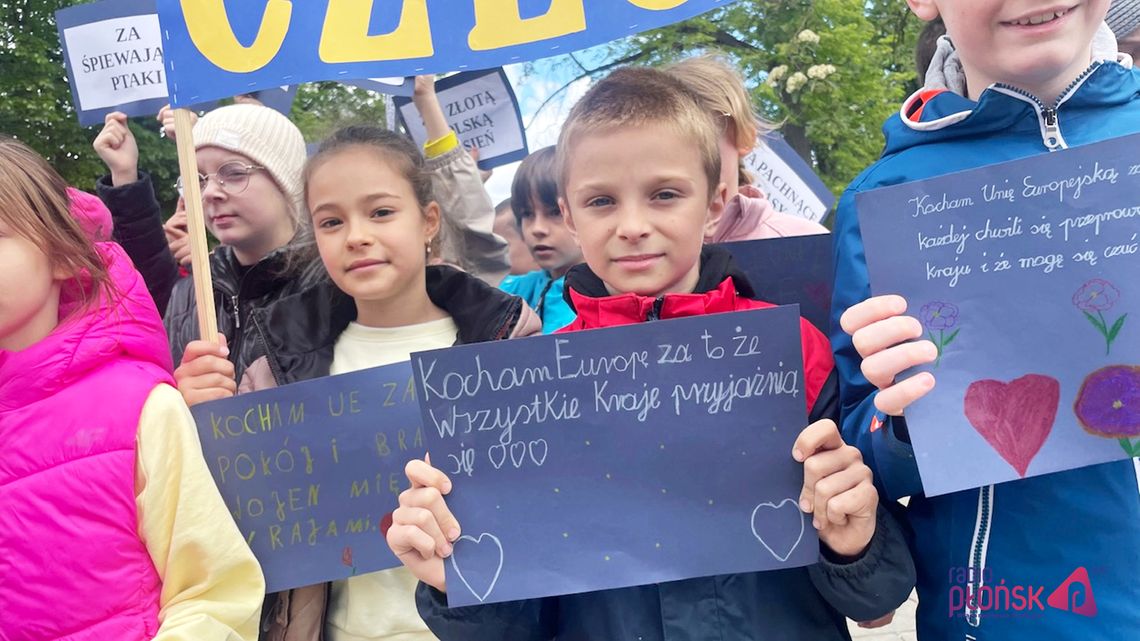 Dzień Europy przed Muzeum Ziemi Płońskiej