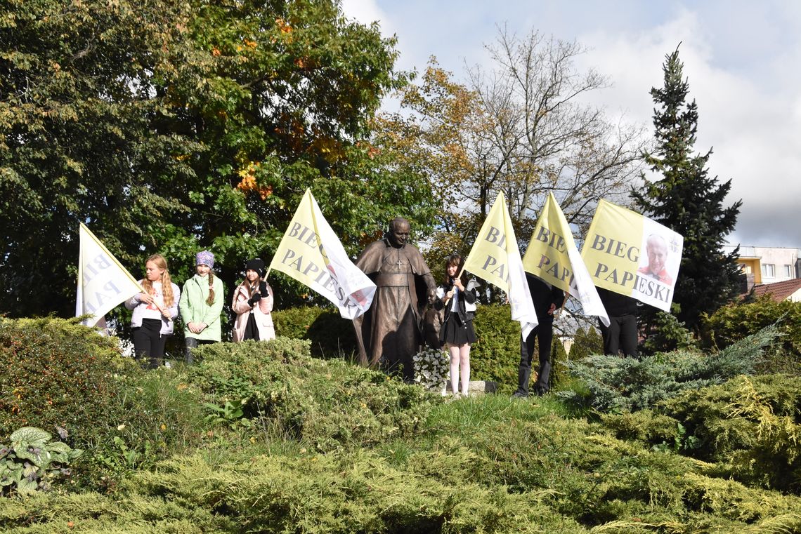 Dzień nauczyciela i marszobieg papieski w Szkole Podstawowej nr 4 w Płońsku