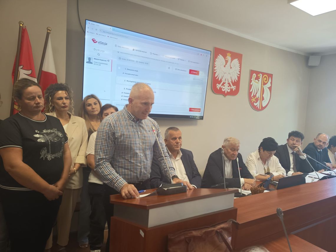 Gorąca sesja Powiatu Płońskiego. Sprawa dyrektora szkoły w Czerwińsku znów wywołała wielkie emocje Gorąca sesja Powiatu Płońskiego. Sprawa dyrektora szkoły w Czerwińsku znów wywołała wielkie emocje