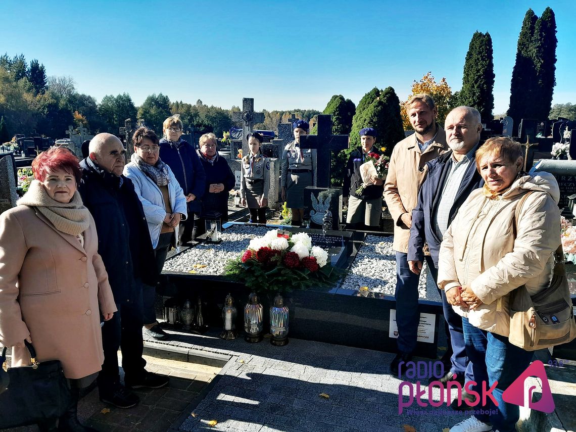 Grób żołnierzy AK w Glinojecku po renowacji. Lekcja lokalnego patriotyzmu na cmentarzu