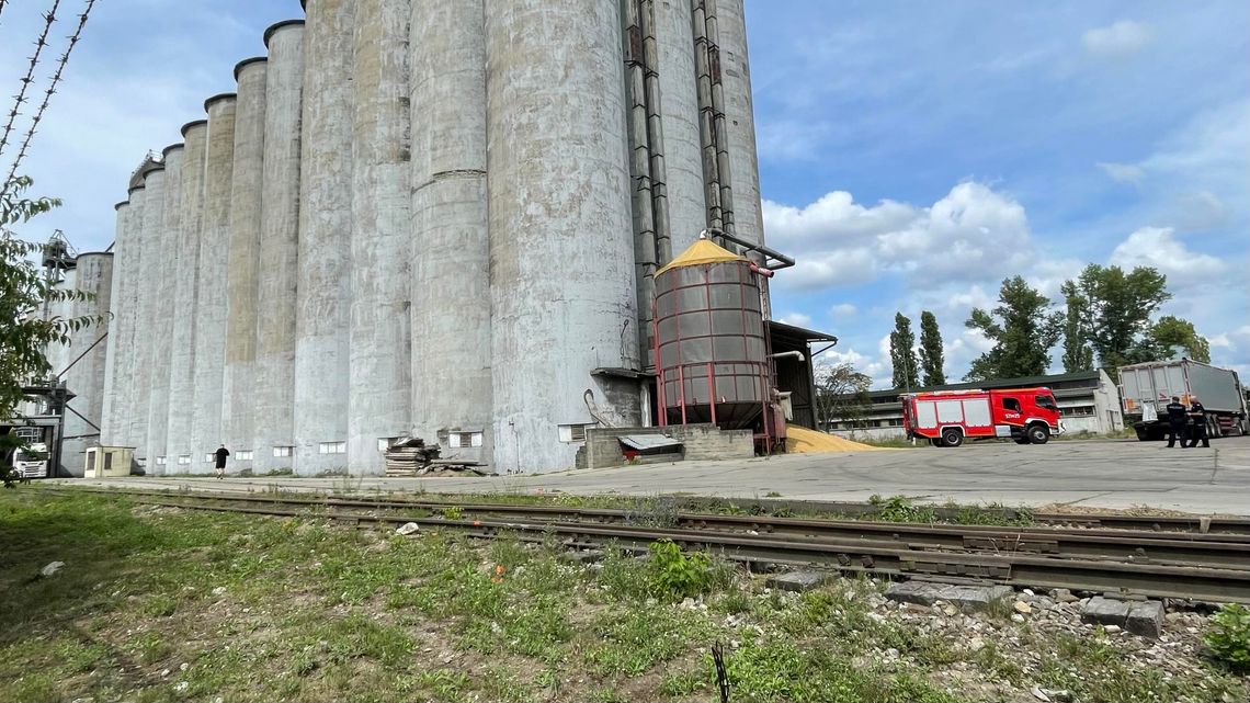 Tragedia w czasie rozładunku - 45-latek przygnieciony zbożem. Zmarł w szpitalu