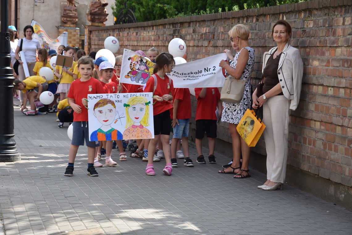 Happening przeciwko papierosom przeszedł ulicami Płońska