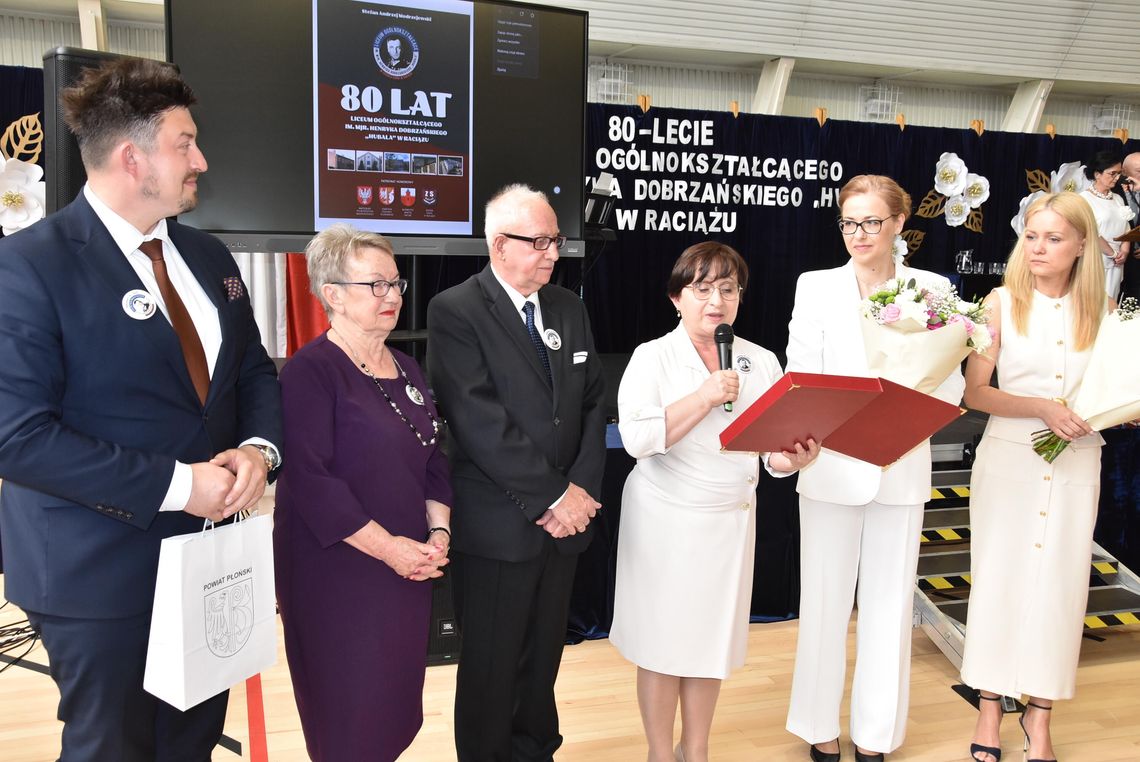 Historia liceum w Raciążu ma już 80 lat. Obchody szkolne połączone z prezentacją książki Historia liceum w Raciążu ma już 80 lat. Obchody szkolne połączone z prezentacją książki