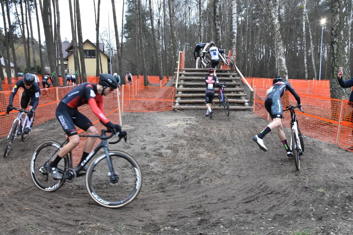 Historyczny moment w Gminie Załuski. Karolinowo gospodarzem zawodów w kolarstwie przełajowym Historyczny moment w Gminie Załuski. Karolinowo gospodarzem zawodów w kolarstwie przełajowym