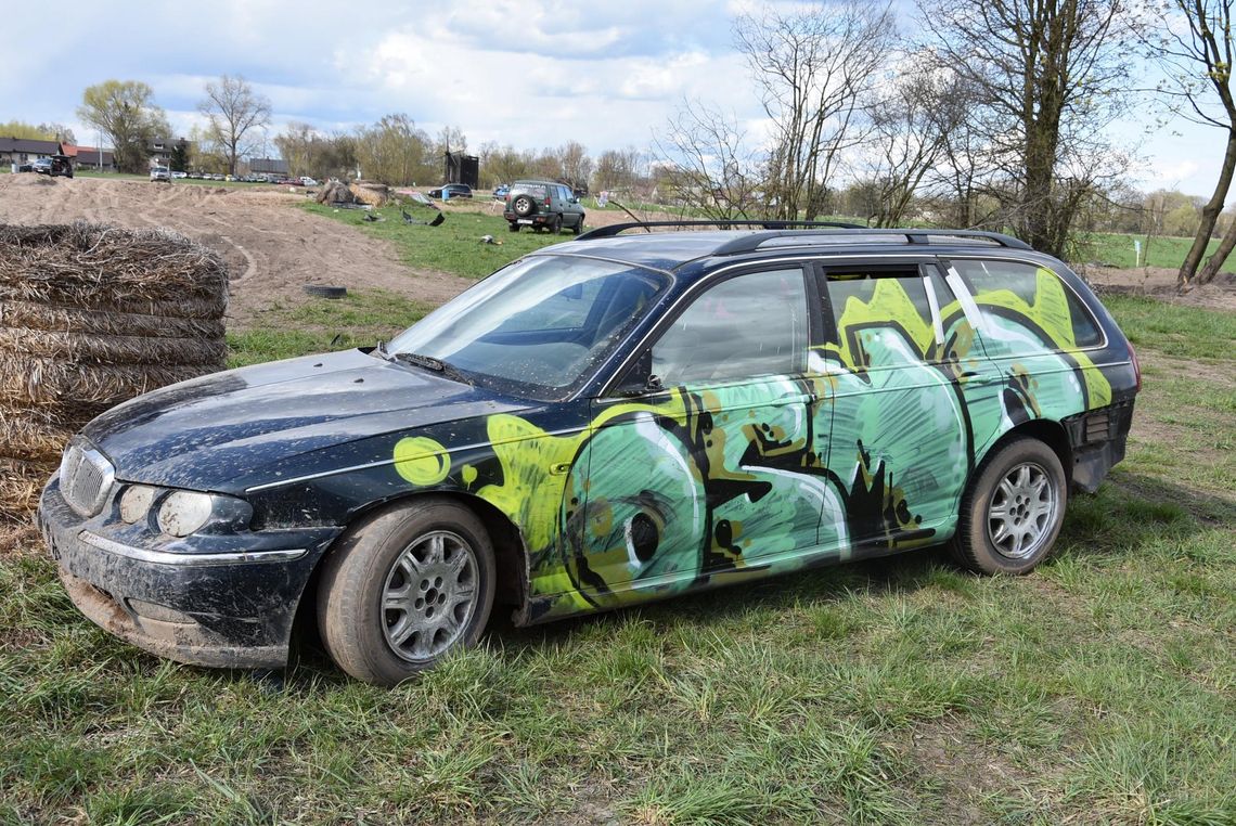 Interwencja policji podczas treningu Wrak Race 