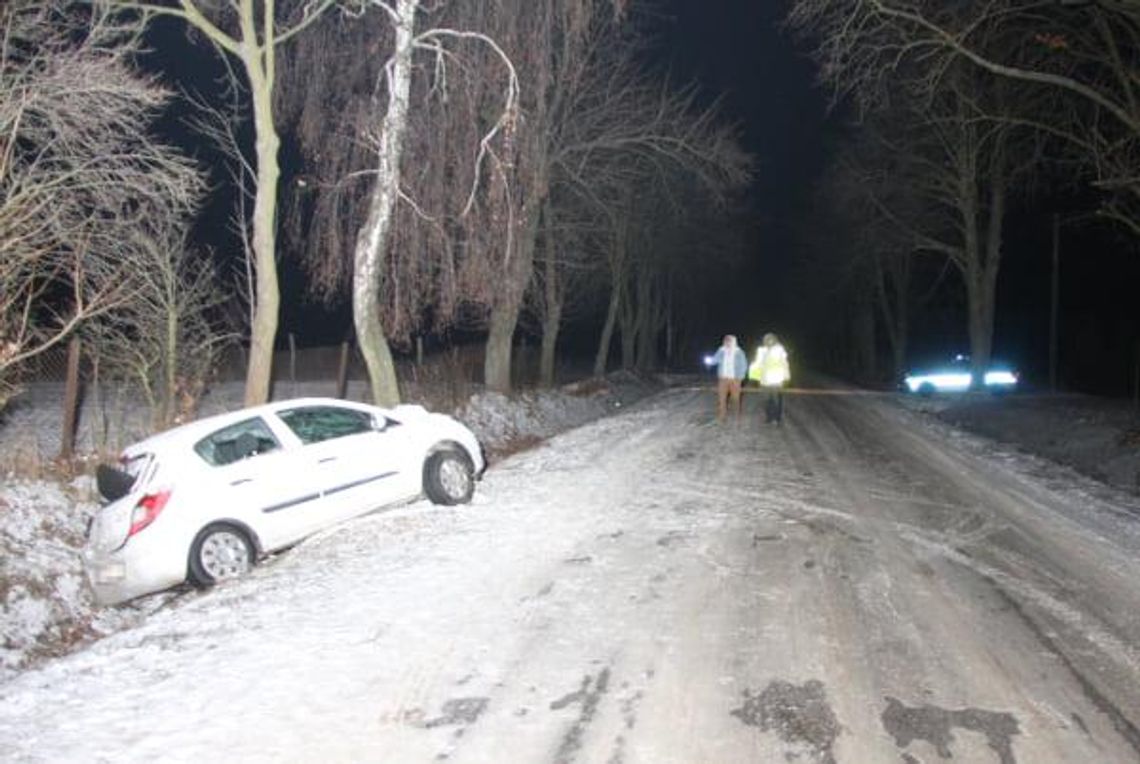 Jazda na nieodśnieżonej drodze mogła zakończyć się tragedią