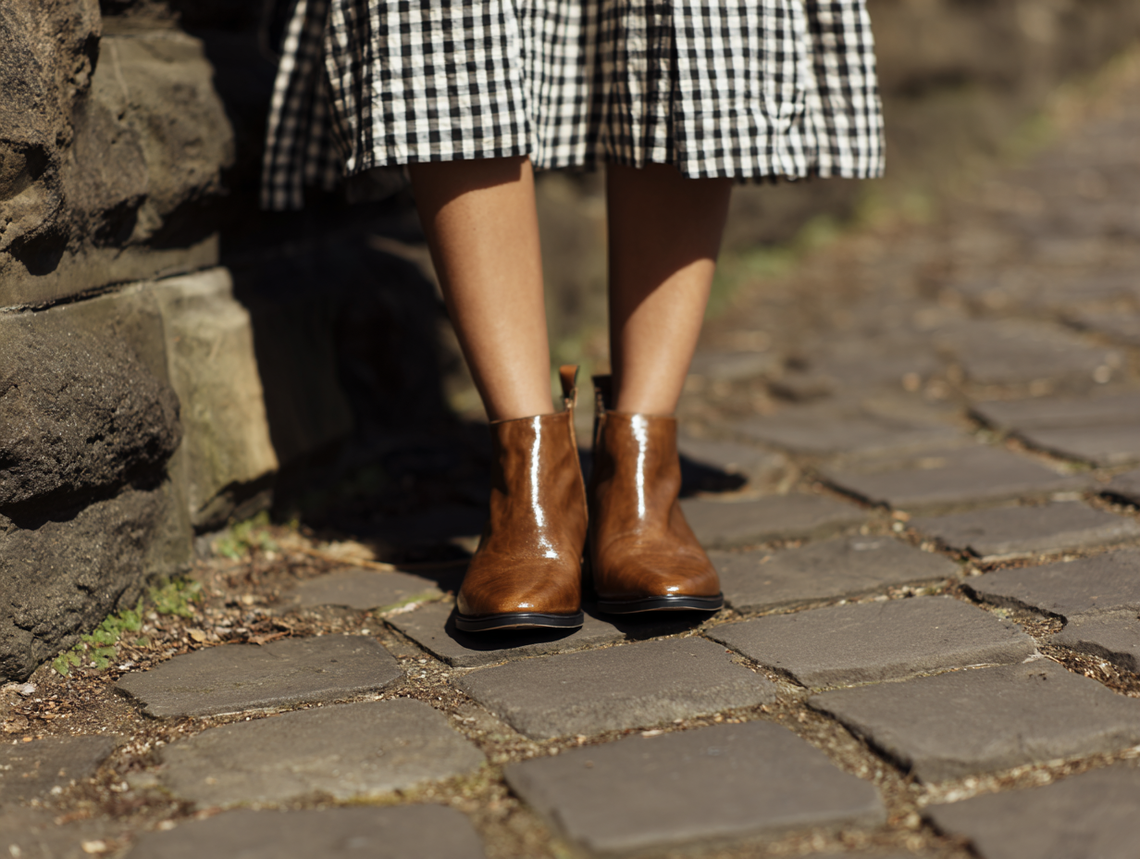 Jesienna rewolucja w szafie: modne botki, które odmienią każdą stylizację