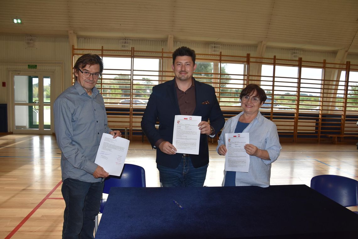 Jest umowa na dalszą modernizację hali sportowej Zespołu Szkół w Raciążu