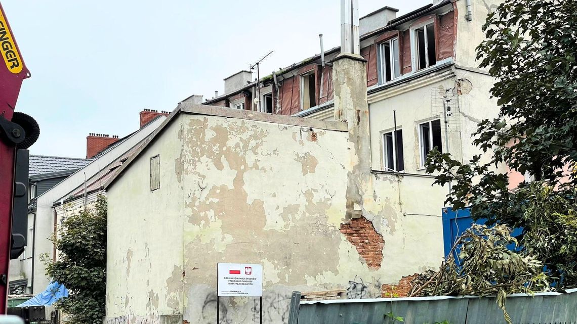 Kamienice w centrum Płońska w trakcie remontu. Mieszkania, lokale i restauracja