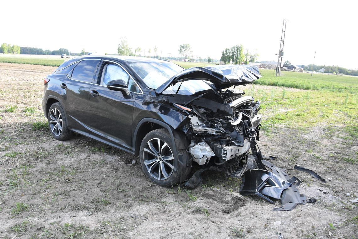 Kierowca osobówki wjechał w dom w Wycinkach Kierowca osobówki wjechał w dom w Wycinkach