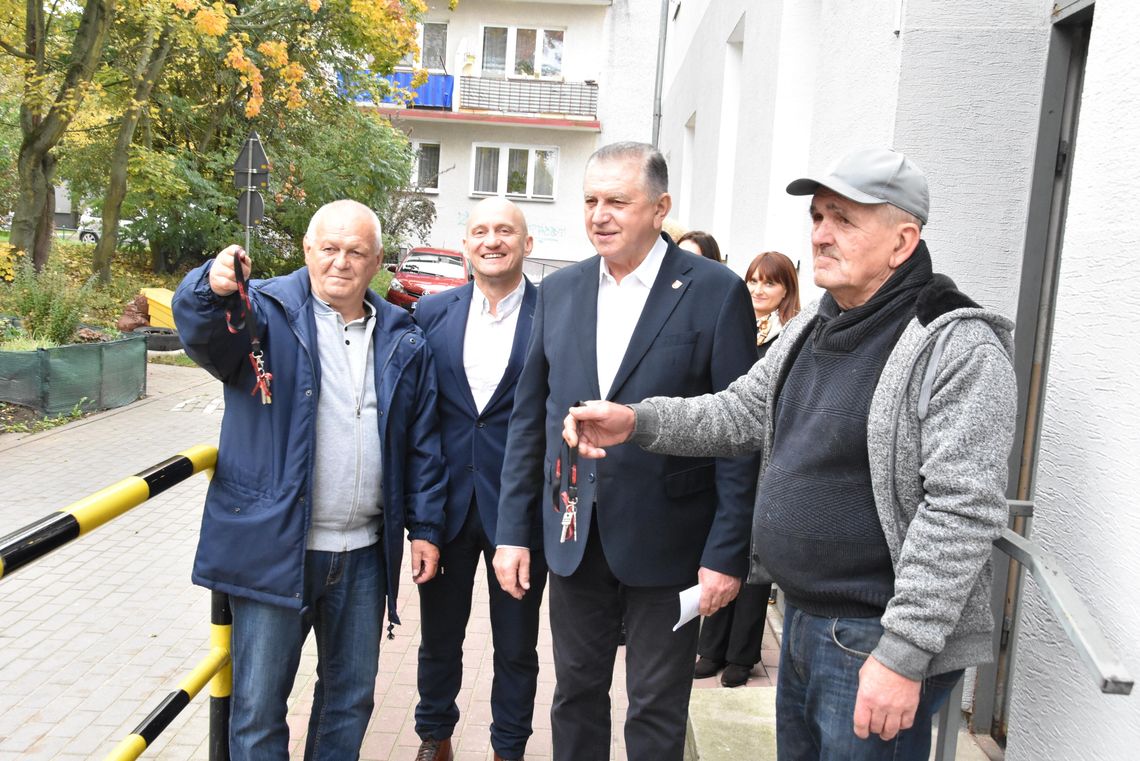 Klucze do mieszkania wspomaganego w Płońsku przekazane lokatorom