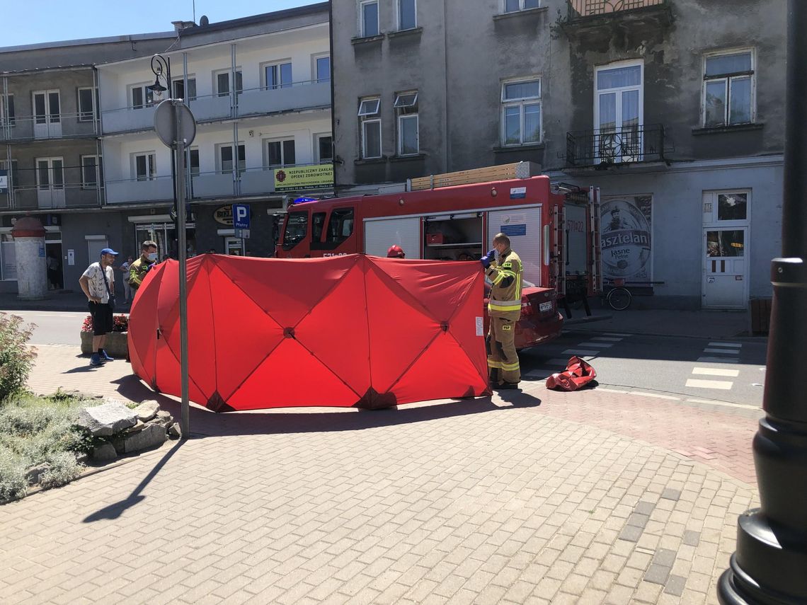 Kobieta źle się poczuła za kierownicą i nie zauważyła pieszych na przejściu. Trzy osoby w szpitalu!