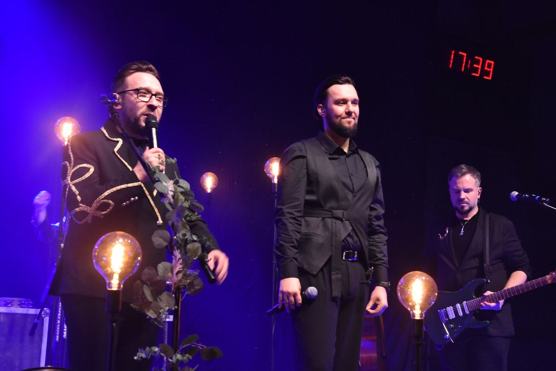 Kolędowanie z zespołem Enej w Staroźrebach Kolędowanie z zespołem Enej w Staroźrebach