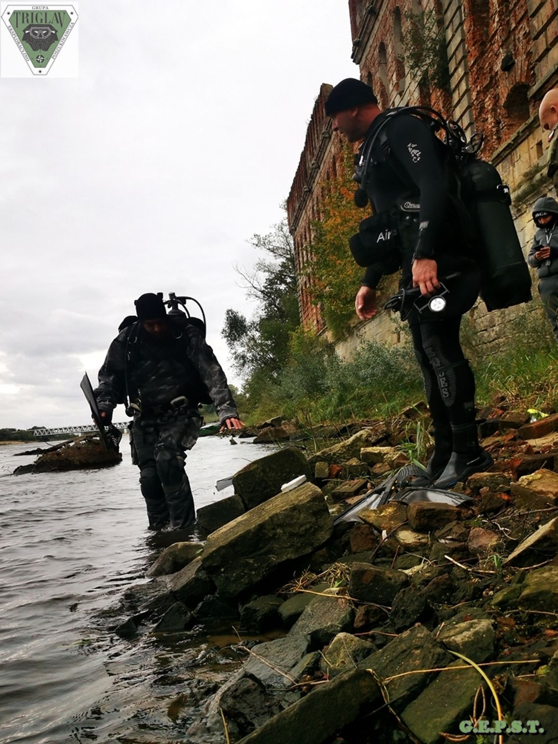 Kolejne znalezisko na dnie Narwi. Przy Twierdzy Modlin odkryto zatopioną ikonę polskiej marynarki wojennej