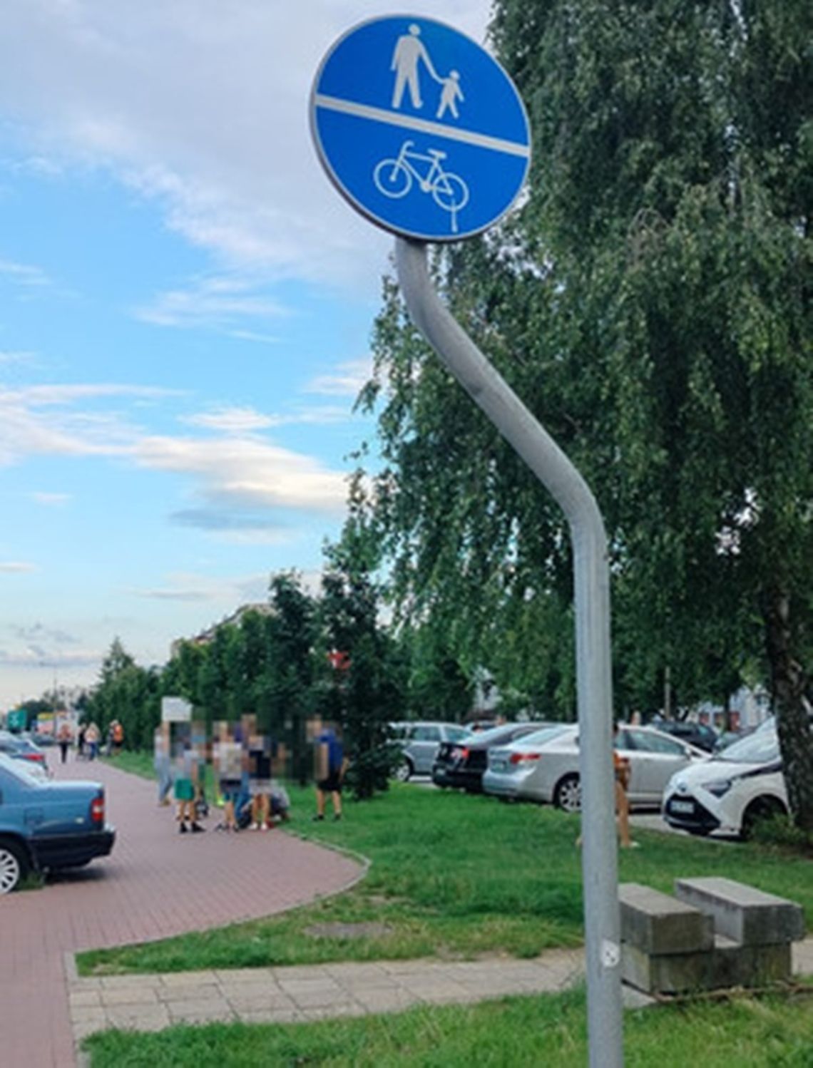 Kolejne niebezpieczne zdarzenie z udziałem dzieci na hulajnodze. 71-latka potrącona w Płońsku