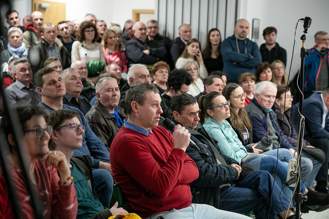 Kontrowersyjny przebieg nowej linii kolejowej przez Nasielsk. Mieszkańcy "bombardowali" PKP