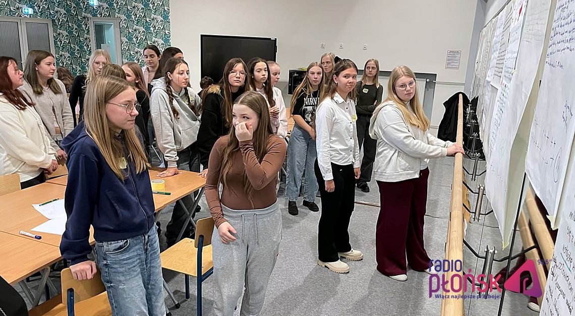 „Kryształki słów” – młodzi twórcy na warsztatach literackich w Płońsku