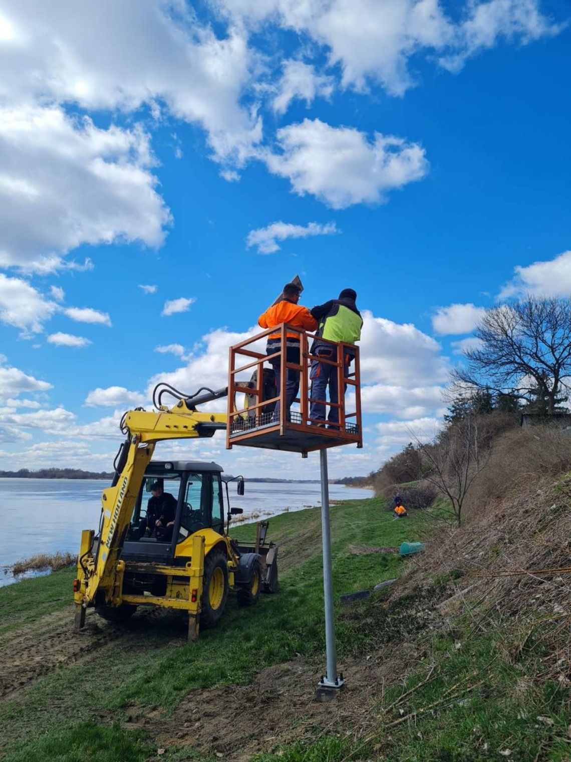 Lampy solarne oświetlą czerwiński bulwar