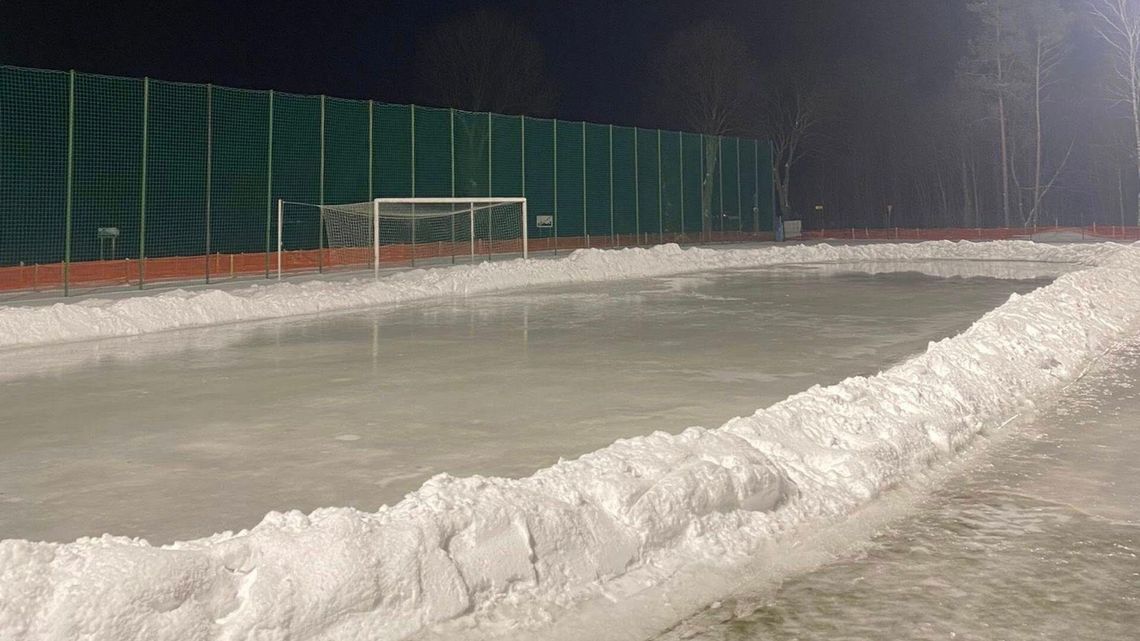 Lodowisko w Karolinowie już otwarte. Pojeździmy także przy sztucznym oświetleniu
