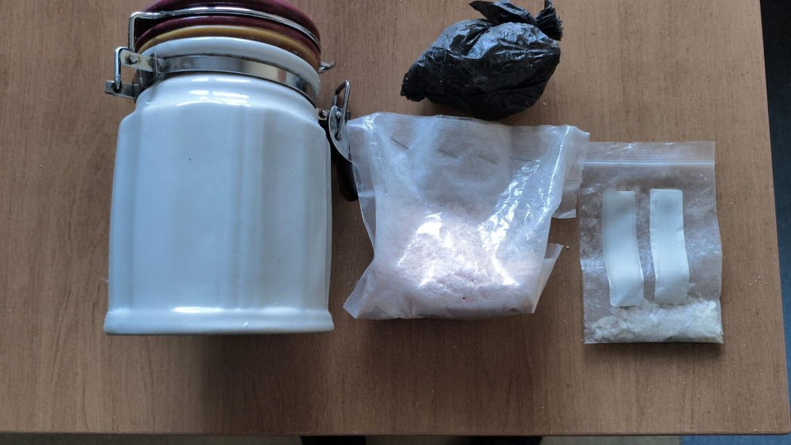 Lodówka, szafa i ponad sto gramów narkotyków. Płońszczanka została tymczasowo aresztowana