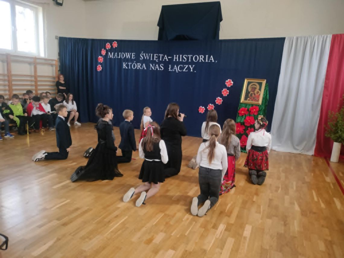 Majowe Święta w wykonaniu uczniów szkoły z Mystkowa