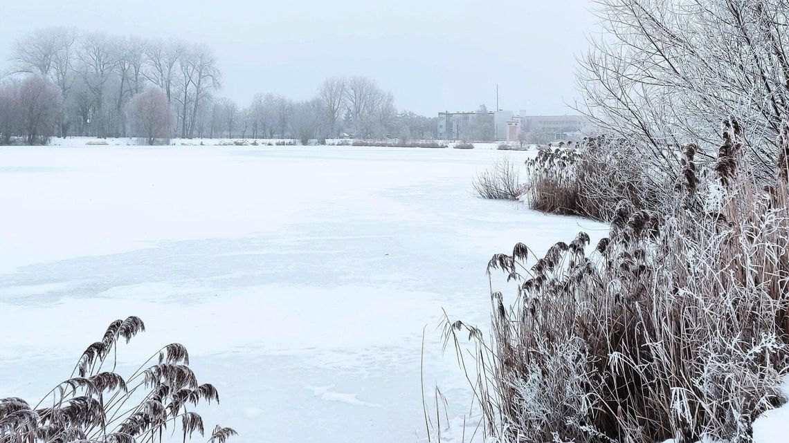 Miasto ostrzega: nie wchodź na lód na Rutkach. To realne zagrożenie życia