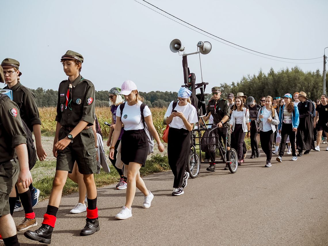 "Młodzi w drodze", czyli piesza pielgrzymka z Płońska do Czerwińska nad Wisłą