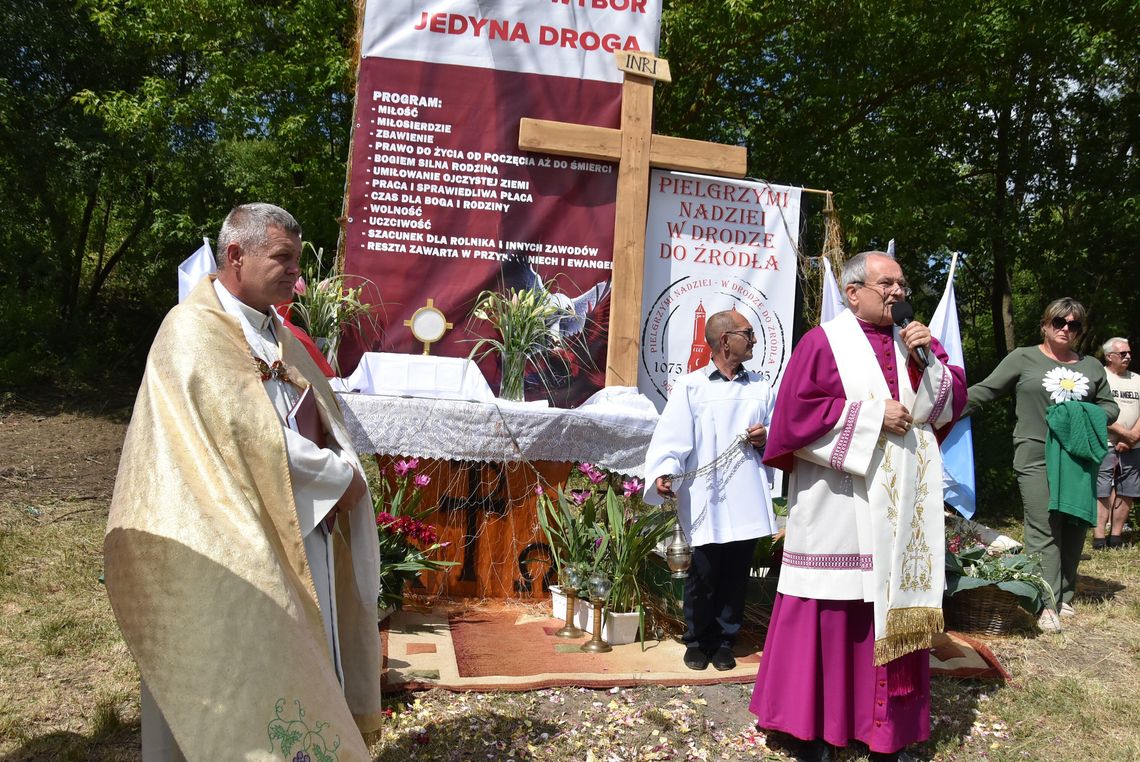 Modlitwa i królowa polskich rzek. Takiej procesji Bożego Ciała nie ma w całej Polsce