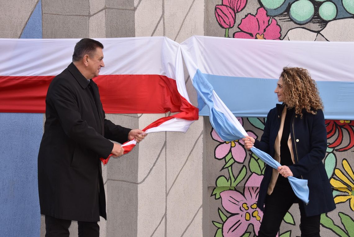 Mural oficjalnie odsłonięty Mural oficjalnie odsłonięty