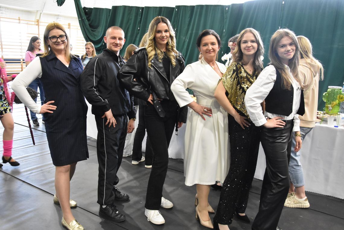 Muzyczne uniesienie na gali 80-lecia liceum w Raciążu Muzyczne uniesienie na gali 80-lecia liceum w Raciążu