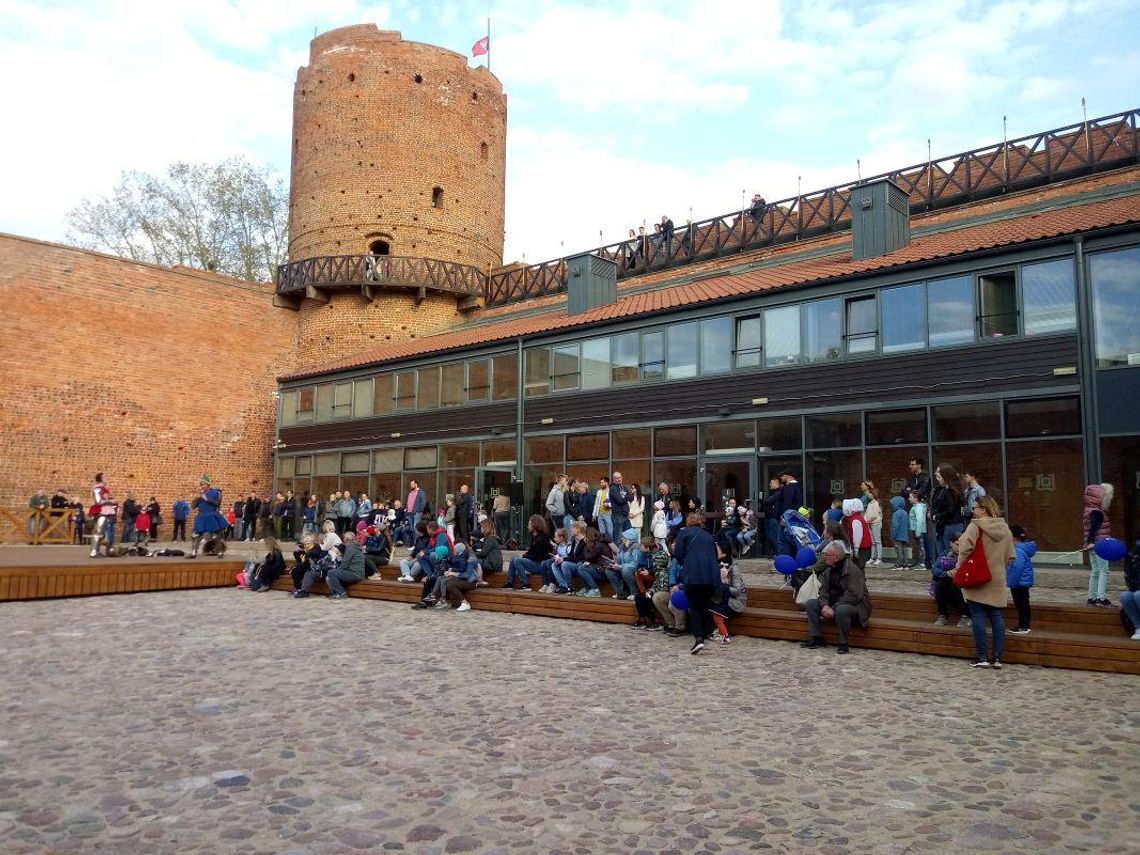 Nocne zwiedzanie udane. Lekcje historii na zamku i w muzeach