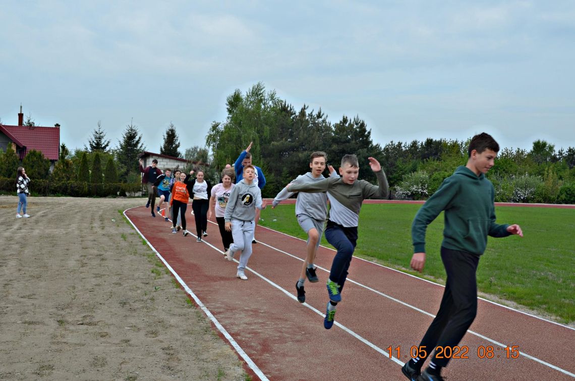 Nowa bieżnia, zestaw do street wokout`u i skoku w dal przy siedlińskiej podstawówce