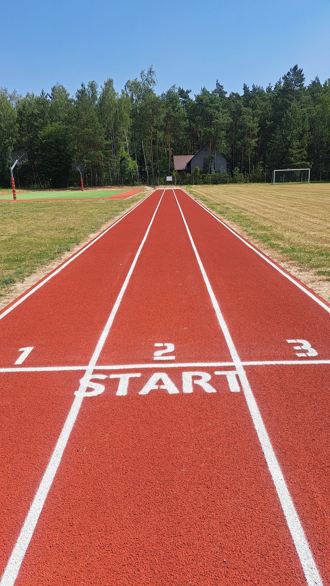 Nowa infrastruktura sportowa przy szkole w Królewie Nowa infrastruktura sportowa przy szkole w Królewie
