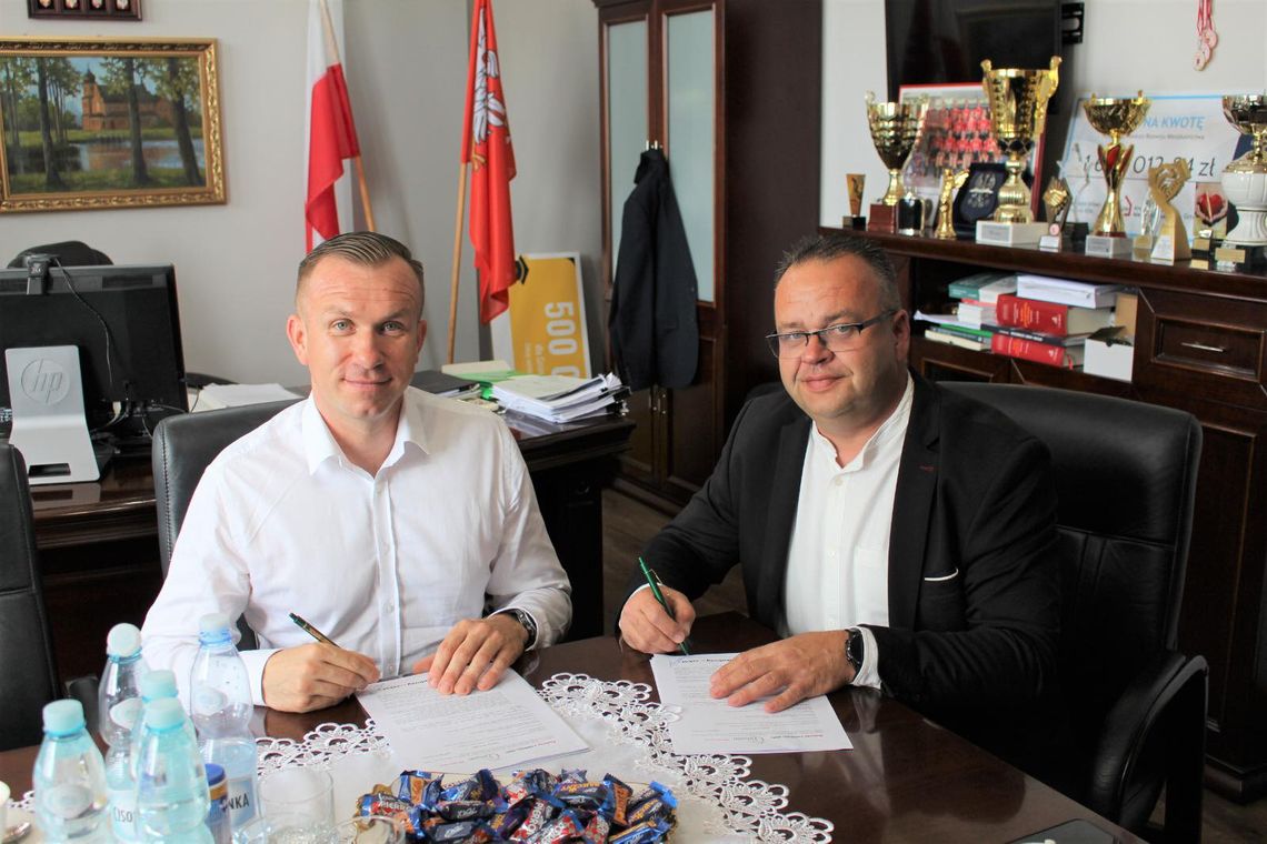 Nowy autobus zawiezie uczniów z gminy Załuski do szkoły